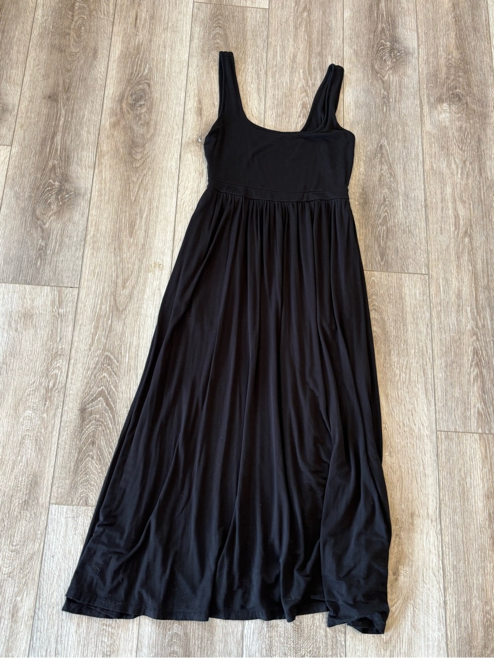 Wilfred Black Scoop-Neck Maxi Dress with pockets
